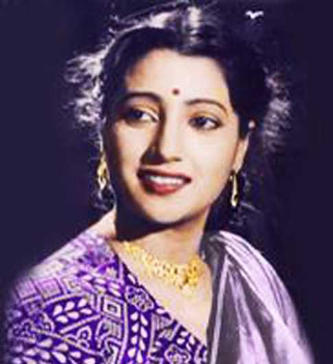 সুস্থ হয়ে উঠছেন মহানায়িকা
