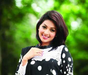 ডিভোর্সের পর দেশে