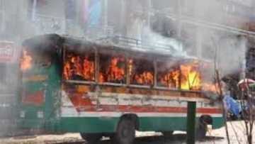 মিরপুরে বাসে আগুন