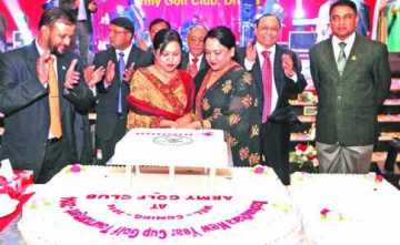 নিউ ইয়ার কাপ গলফ টুর্নামেন্টের পুরস্কার বিতরণ অনুষ্ঠানের পর ইংরেজি নববর্ষ-২০১৪ পালন