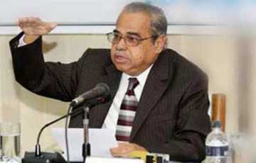 ভোটকেন্দ্র পরিদর্শনে সিইসি
