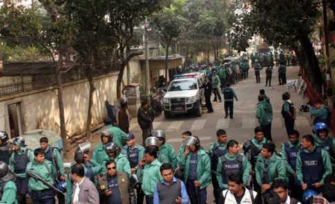 খালেদার বাসার সামনে থেকে পুলিশ ও ব্যারিকেড প্রত্যাহার
