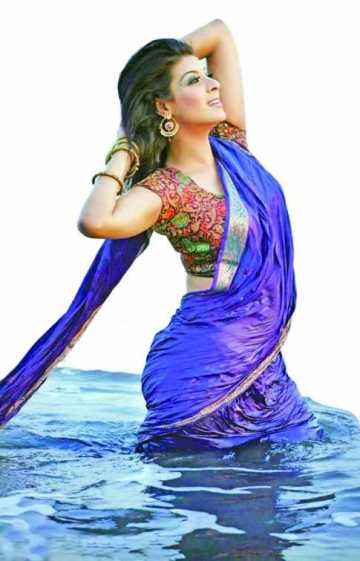 মৌ-এর শ্রাবণের বৃষ্টি