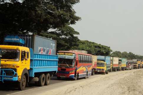 মহাসড়কে তীব্র যানজট