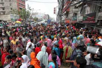 আশুলিয়ায় পোশাক শ্রমিকদের কর্মবিরতি
