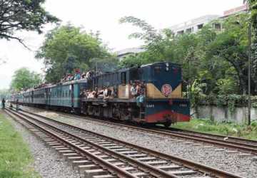 ঢাকা-চট্টগ্রাম রুটে রেল যোগাযোগ বন্ধ