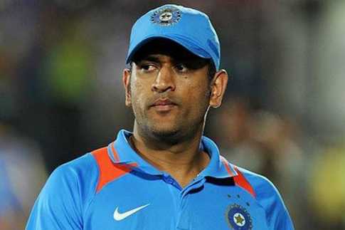 ভেড়ার তকমা মেনে নেওয়া যায় না: ধোনি