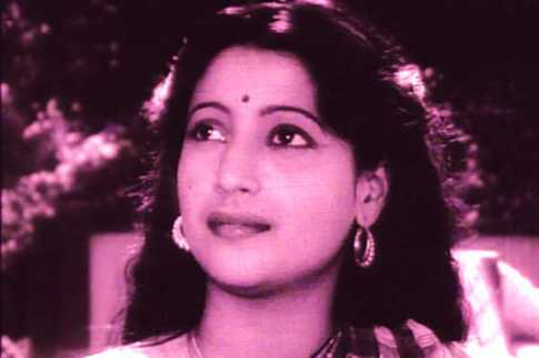মহাসংকটে মহানায়িকা 