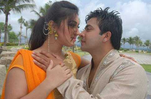 গোপন অভিসারে শাকিব-অপু