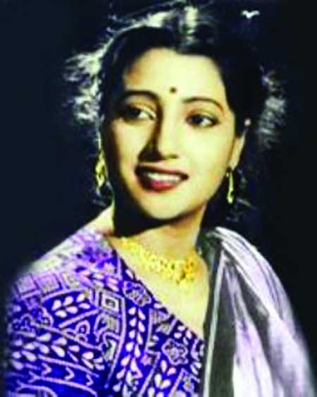 বাঙালির রোম্যান্টিসিজমের ইতি, বিদায় মহানায়িকা