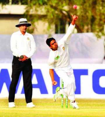 বোলার-শাসিত প্রথম দিন
