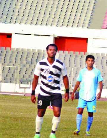 দুই প্রধানের ম্যাচেও গ্যালারি ফাঁকা! 