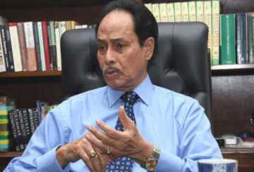 নারী প্রর্থীদের সাক্ষাৎকার নিচ্ছেন এরশাদ
