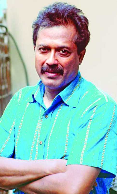 অ্যালবামটি হুমায়ূন স্যারকে উৎসর্গ করলাম