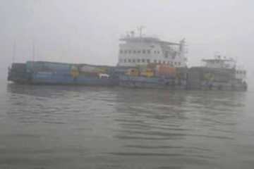পাটুরিয়া-দৌলতদিয়া নৌরুটে ফেরি চলাচল বন্ধ
