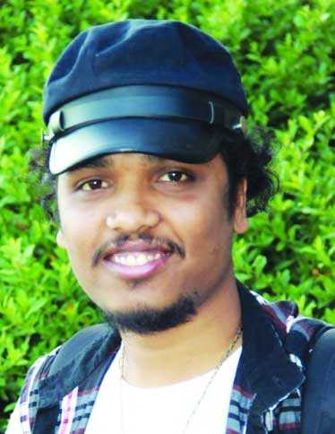 প্লে-ব্যাকে ব্যস্ত পুলক