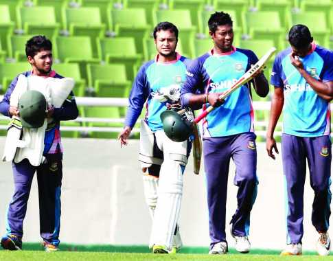 প্রথম টেস্টের আগে ব্যস্ত মুমিনুল, সাকিবরা