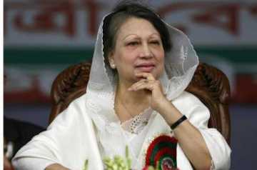 আখেরি মোনাজাতে খালেদা জিয়া