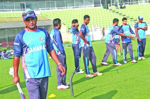 টেস্ট ঢাকায় দৃষ্টি দুবাই