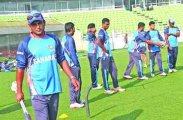 টেস্ট ঢাকায় দৃষ্টি দুবাই