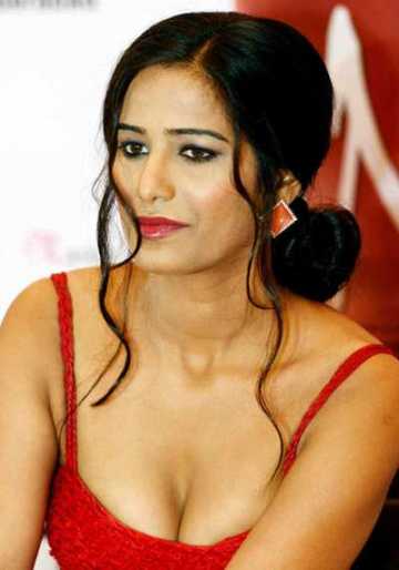 পুনমের ওয়েবসাইট পাকিস্তানীদের হাতে