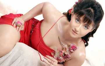 হিন্দি শিখছেন স্বস্তিকা