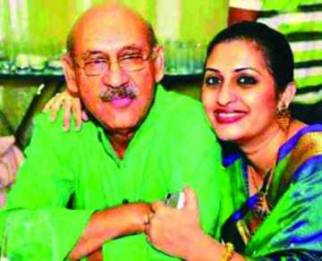 মেয়ের প্রচ্ছদে বাবার বই