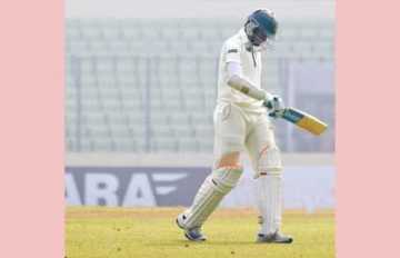মধ্যাহ্ন বিরতির আগেই ৬ উইকেট হারালো টাইগাররা