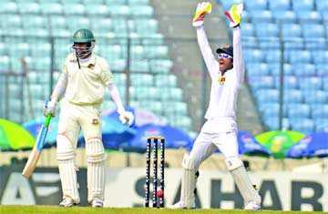 ব্যাটসম্যানদের ব্যর্থতায় ইনিংস হার 