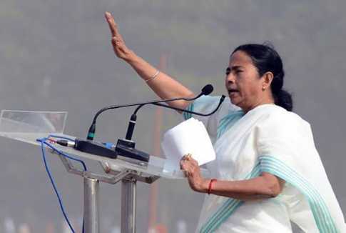 বাম দুর্গে ঘাসফুল ফোটাতে ত্রিপুরায় মমতা