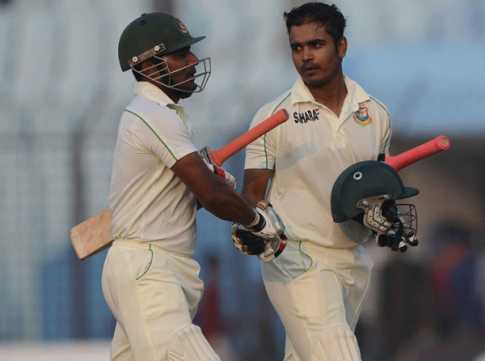টাইগারদের ব্যাটিং দিয়ে শুরু তৃতীয় দিনের খেলা