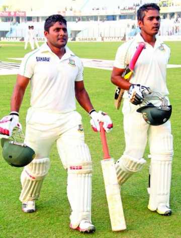 ফলো অন এড়ানোই লক্ষ্য
