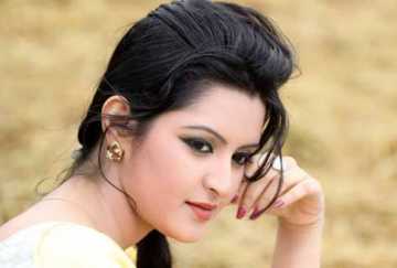 পরীমনি আহত