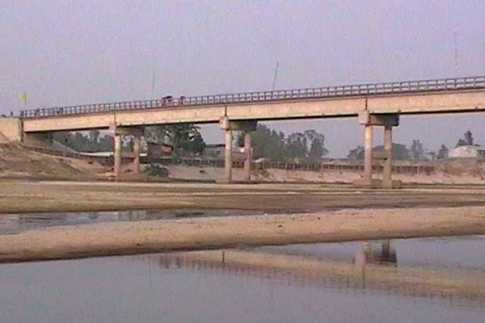 সেতু আছে, নদী নেই!
