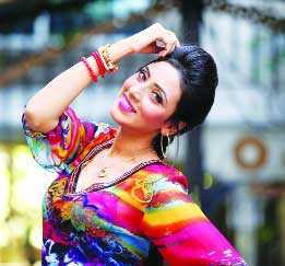 দ্বৈত চরিত্রে মিম