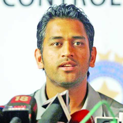 ধোনিই ব্যর্থ অধিনায়ক