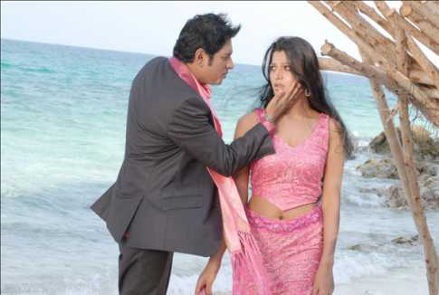 অনন্ত চাইলেও আমাকে নগ্ন করতে পারবে না: বর্ষা