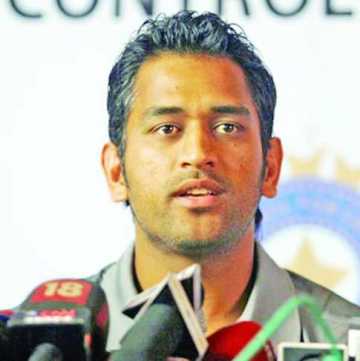 ধোনিই ব্যর্থ অধিনায়ক