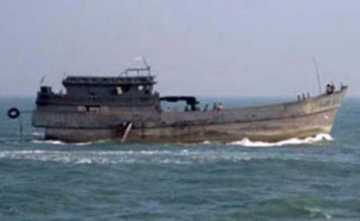 ট্রলারসহ মালয়েশিয়াগামী ১৮১ জন আটক