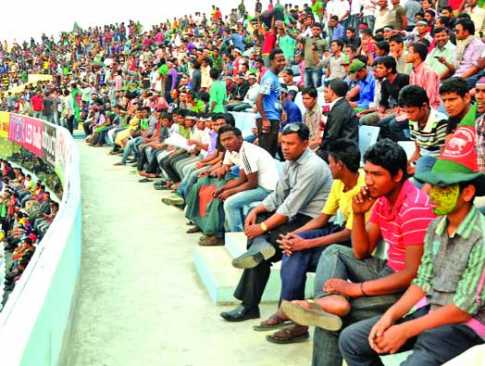 টি-২০ ম্যাচে দর্শকের ঢল