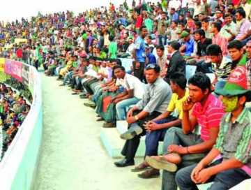 টি-২০ ম্যাচে দর্শকের ঢল