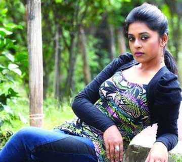 প্রথমবারের মতো মঞ্চে জ্যোতি