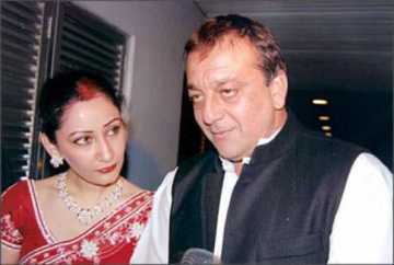 স্ত্রীর সুবাদে আরও এক মাসের জামিন পেলেন  সঞ্জয়