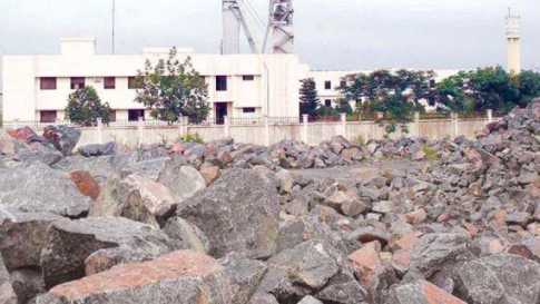 ফের পাথর উত্তোলন শুরু মধ্যপাড়া খনিতে