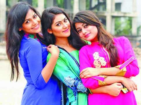 কে ভাসাবে সাদা মেঘের ভেলা