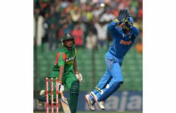মুশফিকের হাফ সেঞ্চুরি, সাজঘরে আনামুল 