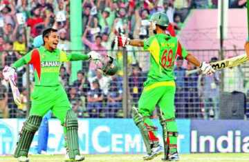 মুশফিকের অধিনায়কোচিত সেঞ্চুরি