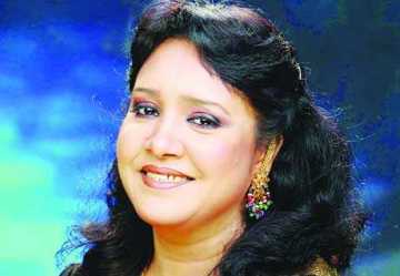 লাইভে ইয়াসমিন মুশতারী