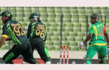 আফ্রিদির বলে ছক্কা হাঁকিয়ে টাইগারদের শত রান