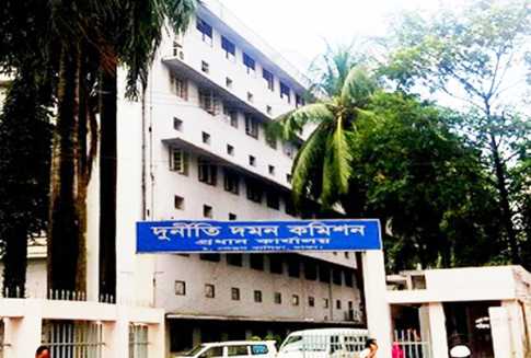 সাবেক প্রতিমন্ত্রীসহ চারজনের বিরুদ্ধে দুদকের মামলা
